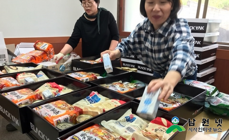 0512 여성가족과 - 블랙야크, 남원시 독거 어르신에게 효(孝)박스 전달 1.jpg