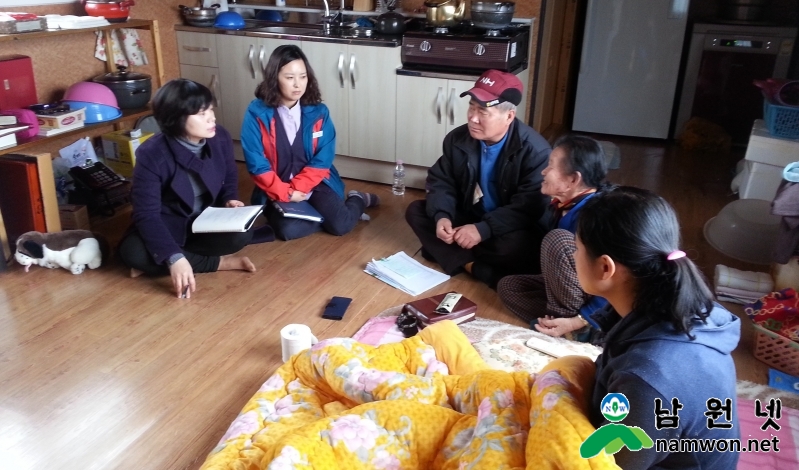 0419 주민복지과 - 긴급지원지원사업 전북 2위 위기가정에 희망 키우다(긴급지원 가정방문).jpg