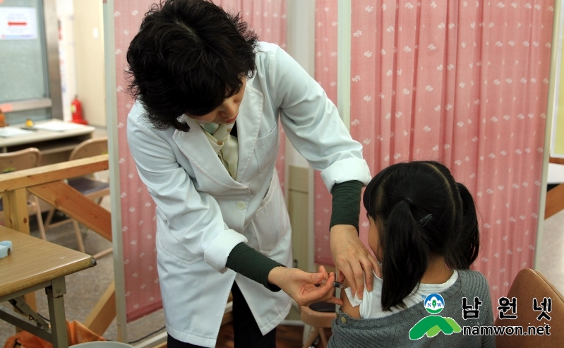 0419 건강생활과 - 만12세 어린이 대상 일본뇌염 파상풍 추가 예방접종 무료 실시 (2).jpg