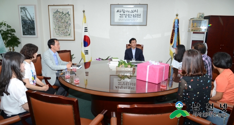 주민복지과 - 남원시장과 결연아동과의 만남의 시간 가져2 (1).JPG
