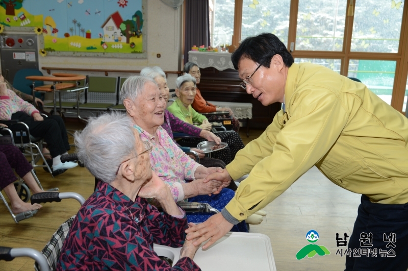 0213총무과- 이환주 시장 설 명절 사회복지시설, 군부대 등 위문3.JPG