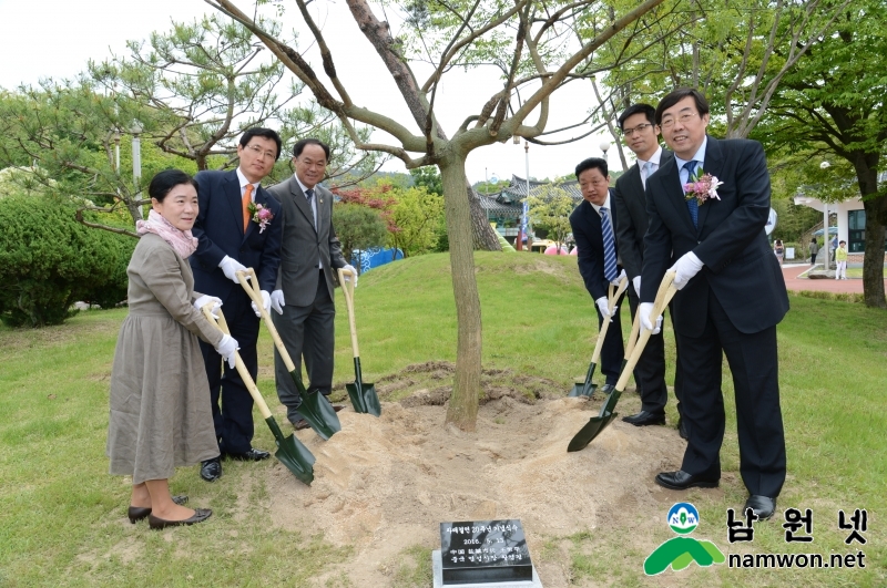 160513%20남원시%20염성시%20자매결연20주년%20기념행사(기념식수)%20(2).JPG