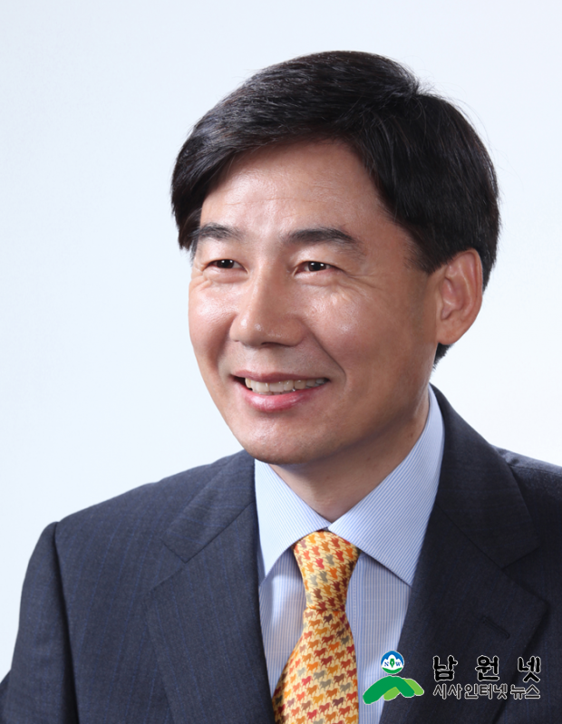 의원님 증명사진(작).png