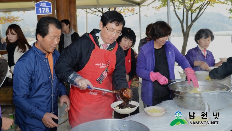 1103 시민소통실 - 초동마을 현장봉사4.JPG