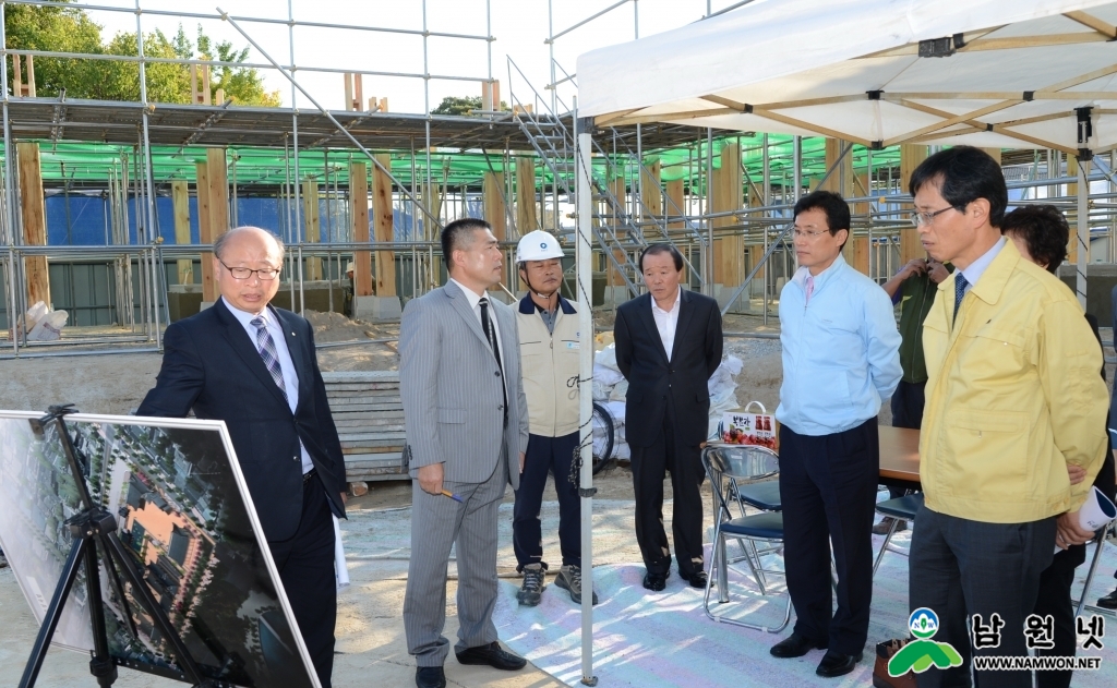 1107 남원예촌 조성사업 본격 착수(남원예촌 조성사업 현장을 방문한 이환주 시장)1107.JPG