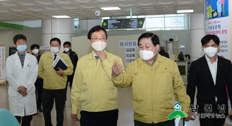 0318 주민복지과-이환주 남원시장 남원의료원 찾아의료진 격려, 대구 환자들 쾌유 빌어 (4).JPG