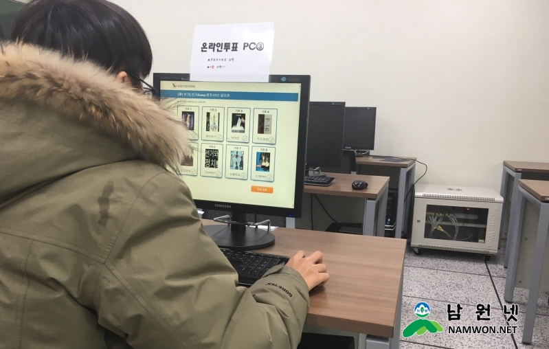 투표하는 모습.jpg