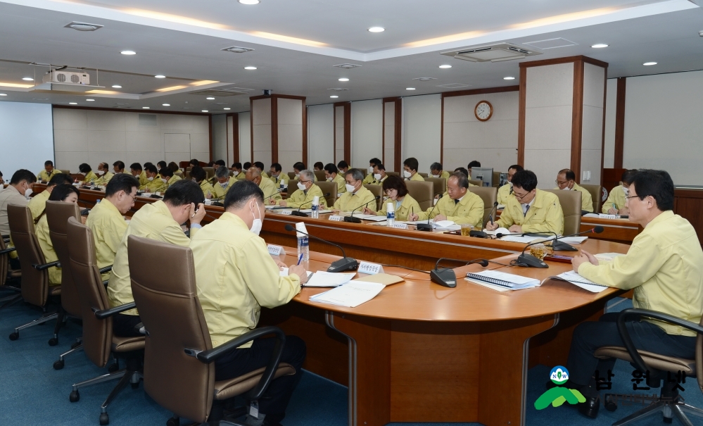 0427 이환주남원시장 4월 월례회의서 남원시, 코로나19 생활속 거리두기 체계 전환 만반준비 주문(2).JPG