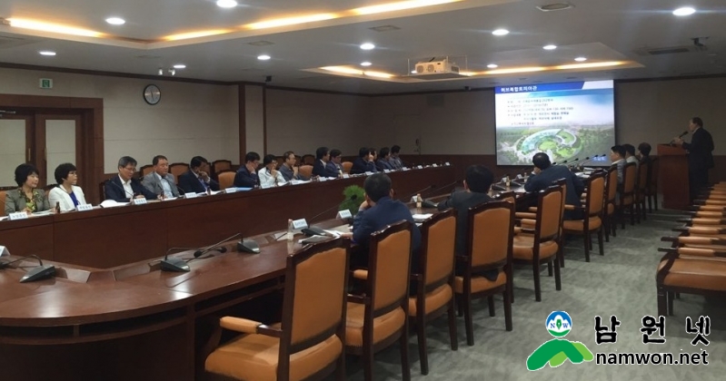 0509 총무과 - 알아야 면장합니다 읍면동장 역할강화교육 공유(회의실 현안사업 설명과 질의) (3).jpg