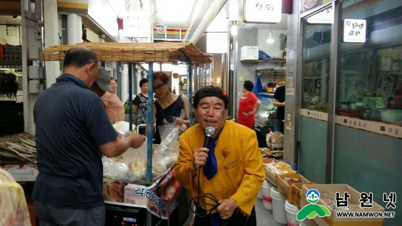 0818 경제과 - 용남시장(각설이 공연)3.jpg