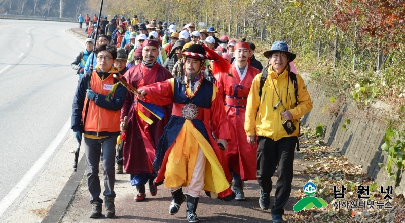 1120 관광과 - 420년만에 걷는 충무공 백의종군로, 참가자 열기 뜨거워 2.JPG