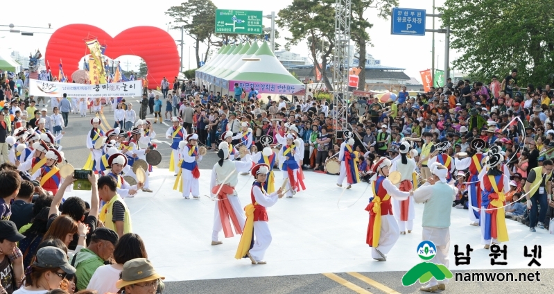 0404 춘향제전위원회 - 전국 최고의 춤꾼들이여 춘향제에서 한판 놀아봄세(춘향길놀이) (2).jpg