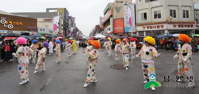 0511재정과-제88회 춘향제 보고 듣고 즐기는 흥겨운 길놀이 축제4.JPG