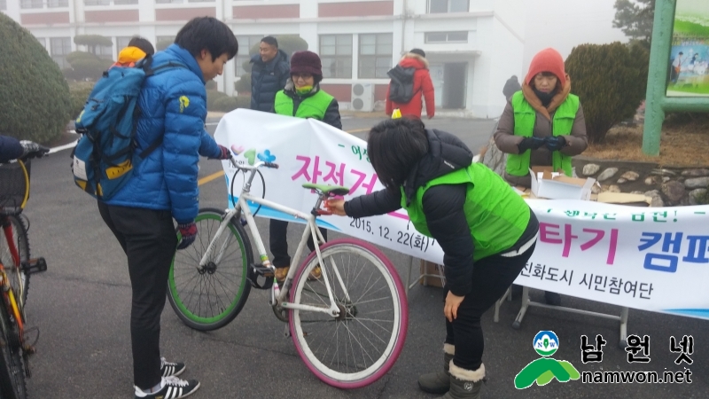 1222 여성가족과 - 여성친화도시 시민참여단 자전거 안전하게 타기 캠페인 가져 (1).jpg