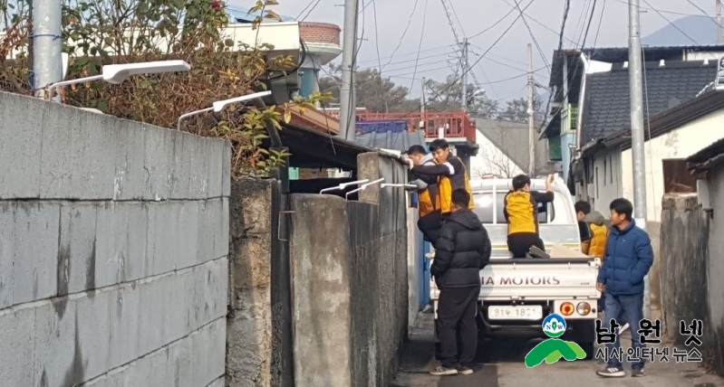 1211총무과-어두운 골목길 반딧불로 환하게 밝히다1.jpg