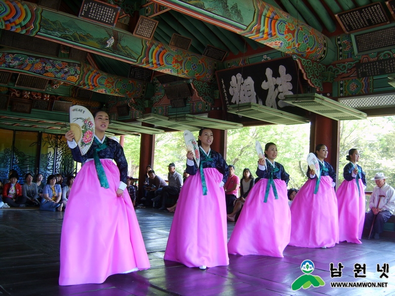 0527 시립국악단 광한루원 상설공연1_크기변경.JPG