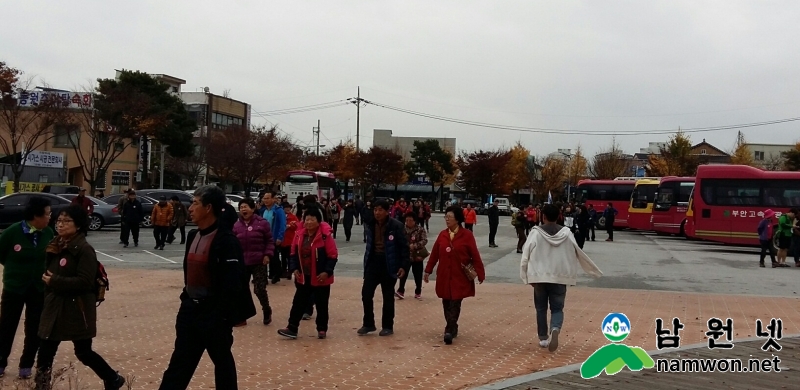 1118 경제과 - 팔도장터 관광열차 수도권 관광객 700여명 방문 (2).jpg