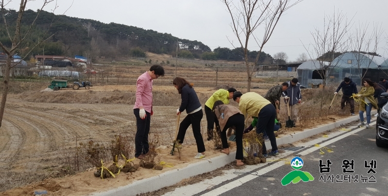 0321산림과-제73회 식목일 기념 청원 나무심기 행사1.jpg