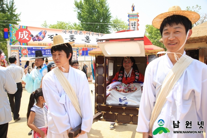 0406 농정과 - 효원이 시집 가는 날 농촌축제 선정(춘향제 전통혼례 사진2_크기변경.JPG