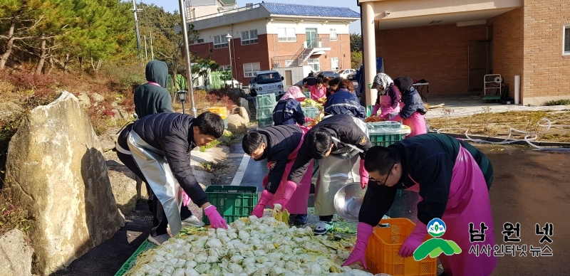 11.15 의경어머니회와 함께하는 김장봉사.jpg