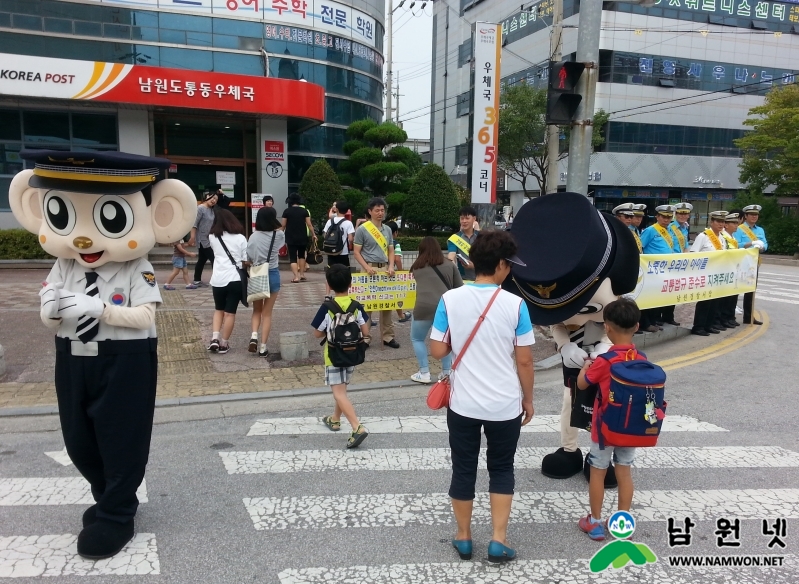 2015.8.24.남원서, 개학철 교통안전캠페인 실시2.jpg