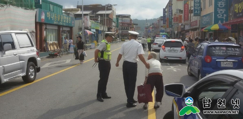 2015.9.24.남원서,추석맞이 전통시장 주변 교통관리 구슬땀.jpg