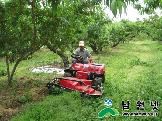 0623%20축산과%20-%20친환경%20농기계%20지원%20노동력%20절감과%20적기영농에%20큰%20호응1.jpg