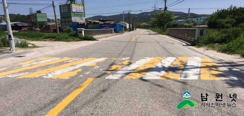 0322건설과-관내 과속방지턱 일제정비 실시2.jpg