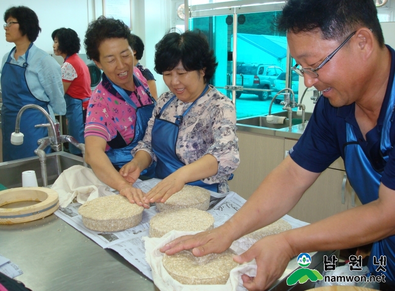 0518 농촌진흥과 - 전통 누룩 생산을 통한 전통주 보급과 쌀소비 촉진 (1).jpg