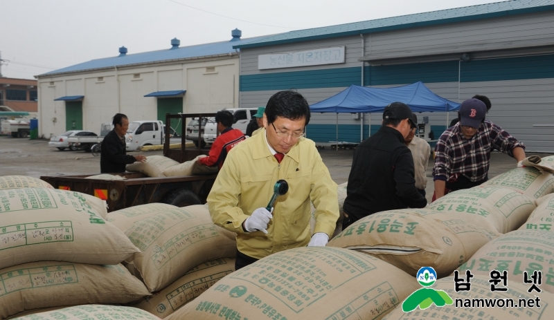 1103 농정과 - 2015년산 공공비축미곡 건조벼 매입 본격 시작(이환주시장).jpg