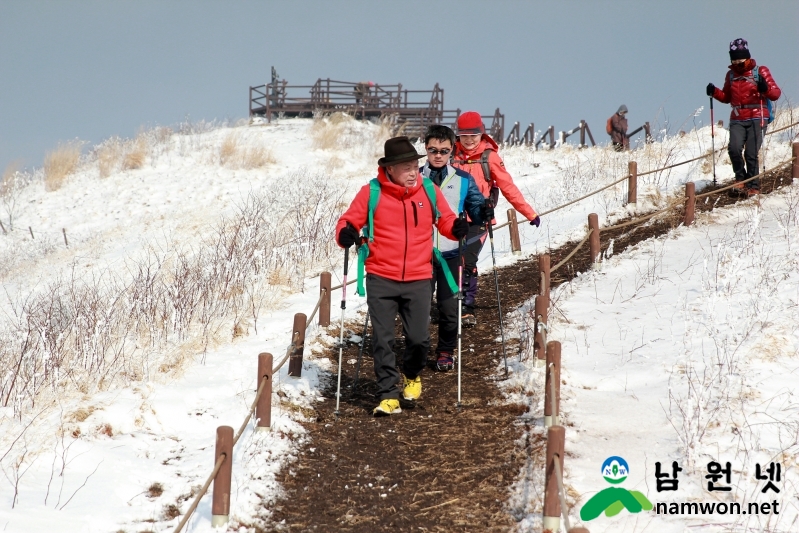 0115 홍보전산과 - 엄홍길대장과 함께 전국 밀레 고객 1천1백여명 바래봉 눈꽃 산행 (2).jpg