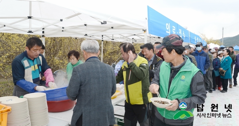 0325주천면-스님짜장 산수유 짜장면 무료봉사2.jpg