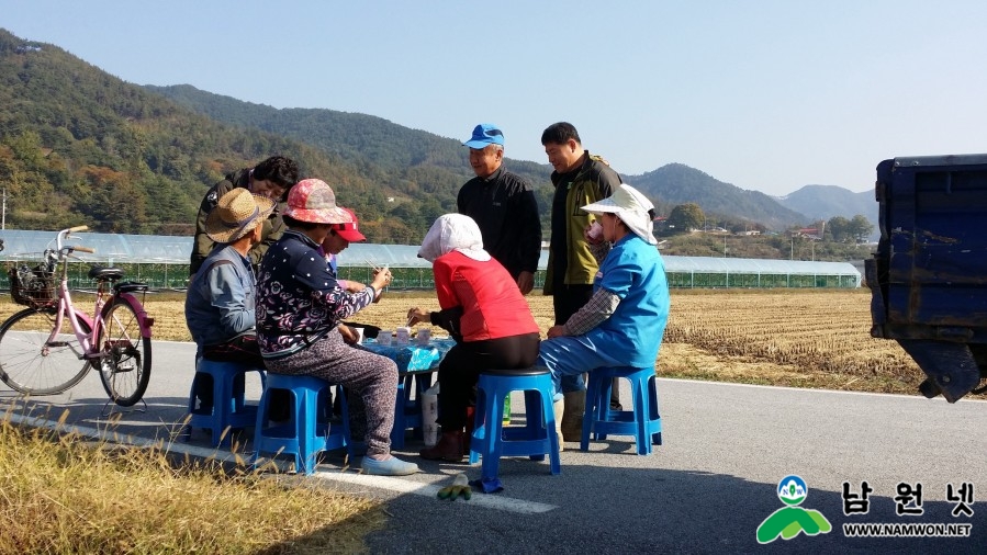 1028 산동면 영농현장 위로방문을 통한 주민소통행정 실현2_크기변경.jpg